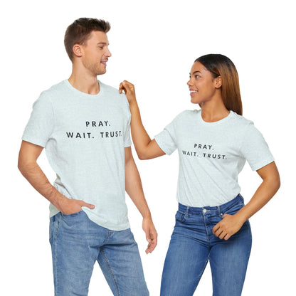 Pray - Wait - Trust Unisex T-shirt à manches courtes en jersey