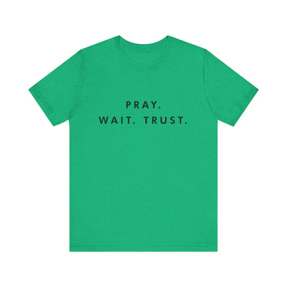 Pray - Wait - Trust Unisex T-shirt à manches courtes en jersey