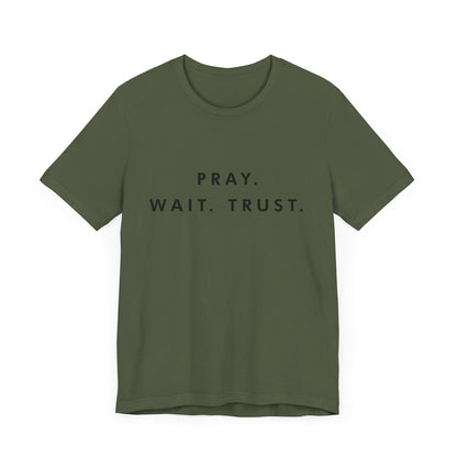 Pray - Wait - Trust Unisex T-shirt à manches courtes en jersey